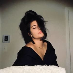 Meet your Posher, Valentina